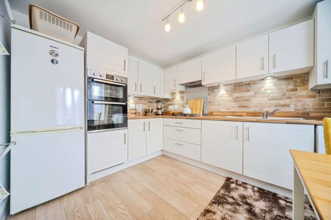 52, Bonaire Grange, Bletchley photo 3
