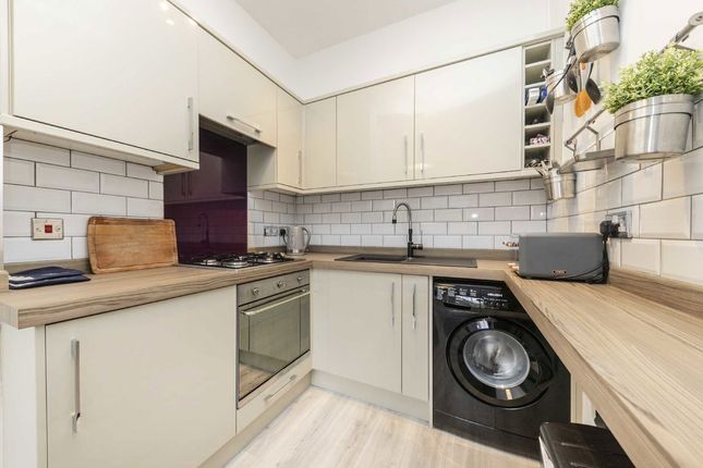 Flat 5, 8, Thornton Avenue, London photo 3