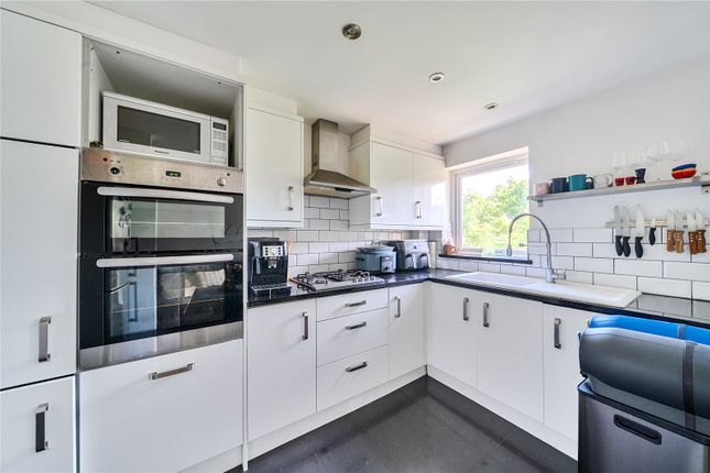 Flat 11,, Woodlands Court, Wood Vale photo 2