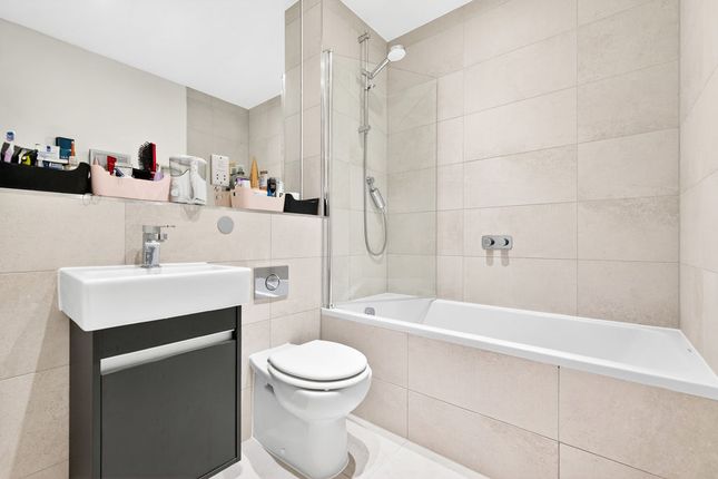 Flat 5, 2C, Cavendish Road, London photo 4
