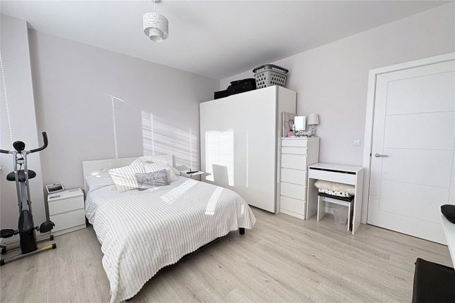 12 Gordon Place,, Birchett Road, Hampshire photo 2