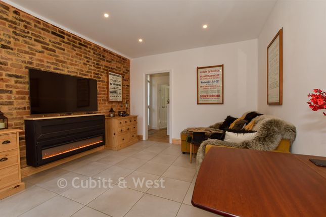 5, Wellington Road, Horsham photo 3