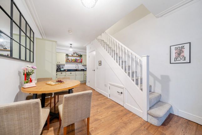 Flat 8, Crown Court,, Berrymans Lane, London photo 3