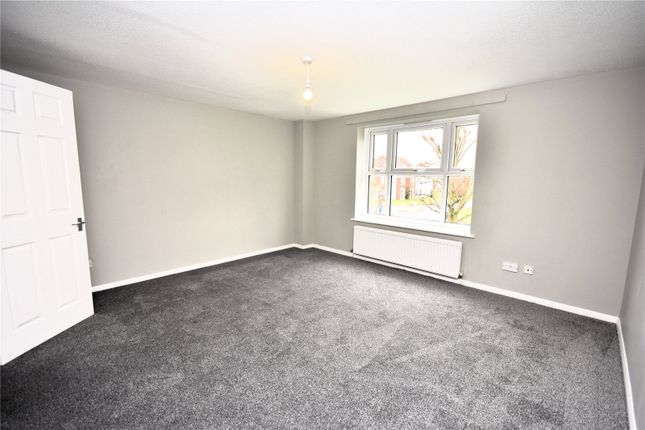 Flat to rent in Dove Place, Aylesbury