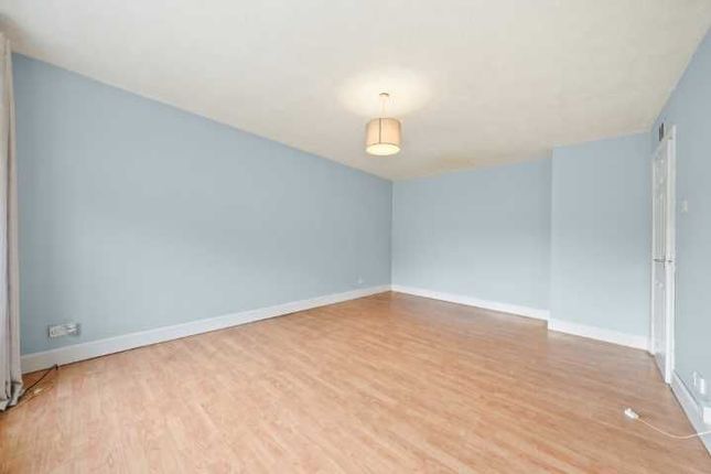 36 Newtongrange Avenue, Glasgow photo 4