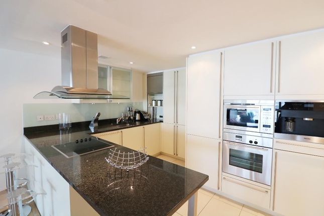 Flat to rent in No 1. West India Quay, Canary Wharf, London
