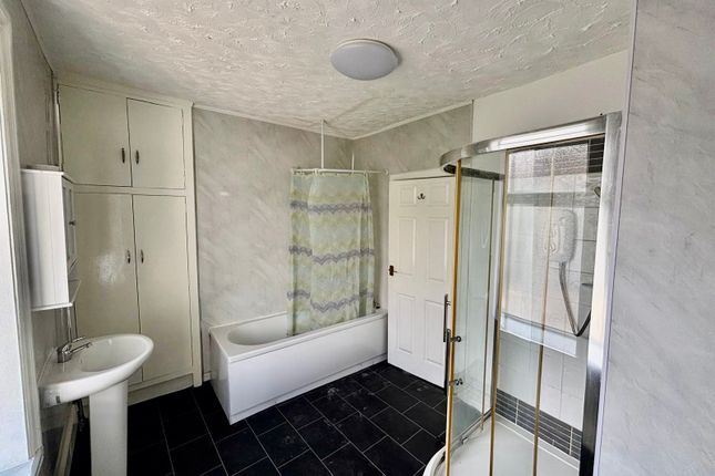 10b, Burnley photo 5