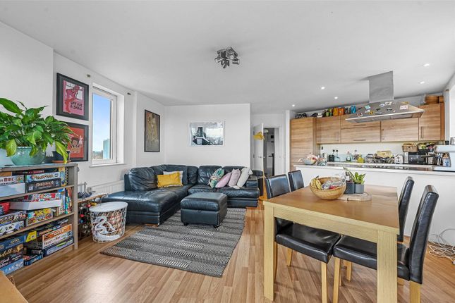 Flat for sale in Kinetica Apartments, Hackney, London