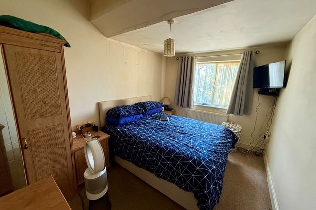 132 Rainham Road, Gillingham photo 4