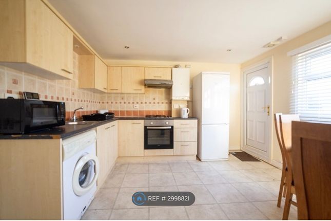 Flat   Brighton Grove, Newcastle Upon Tyne photo 2