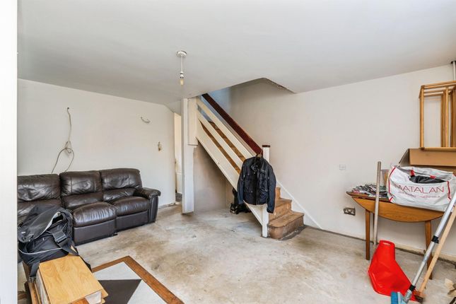 19, Meredith Gardens, Southampton photo 4