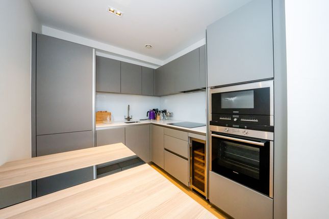 Apartment 44, Roman House, London photo 3