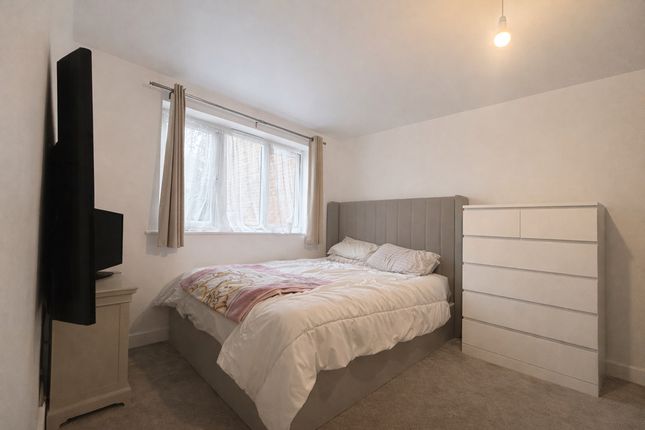 4 Chairborough Court, Chairborough Road, High Wycombe photo 5