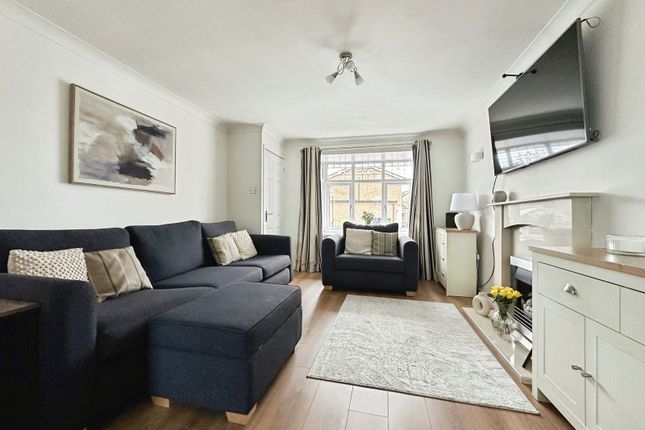 7, Lesscroft Close, Pendeford, Wolverhampton photo 3