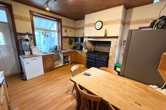 8, West View, Bingley photo 3