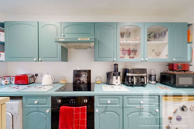 32 Jersey Road, Crawley photo 3