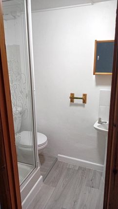 Lower Ground Floor Flat 6, Wesley Place, St. Ives photo 5
