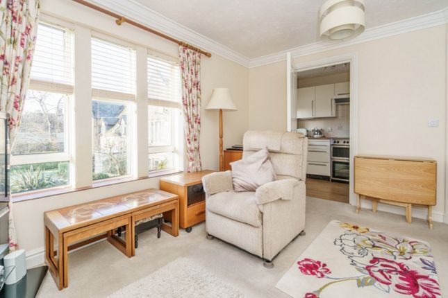 25 The Quadrangle, Kings End, Bicester photo 2