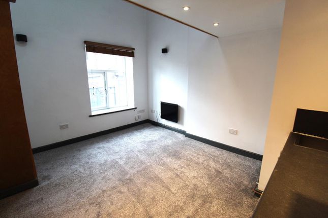 Flat to rent in Burnley Road, Rossendale