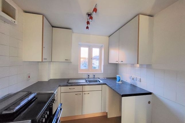 42, Vincent Way, Martock photo 2