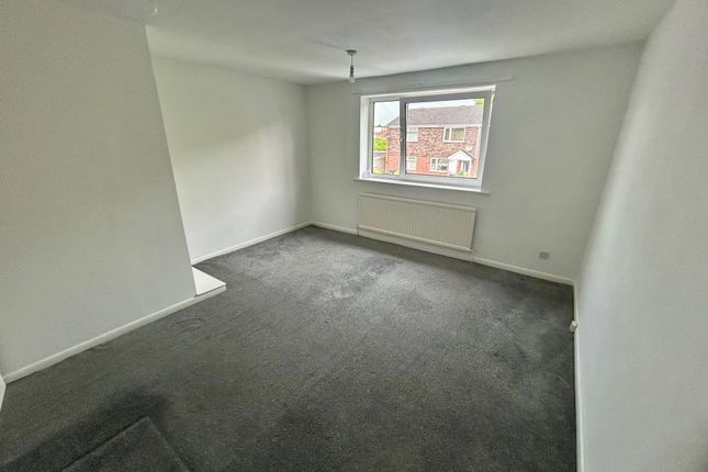 23, Chesterfield photo 5