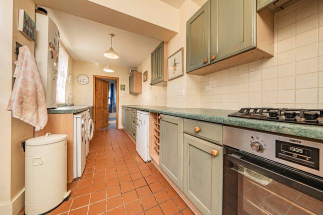 106, Bond Street, Egham photo 4