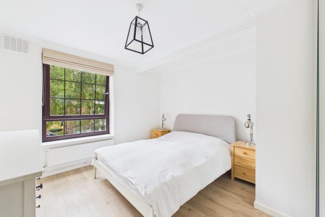 Flat 13, Custance House, Provost Estate, London photo 4