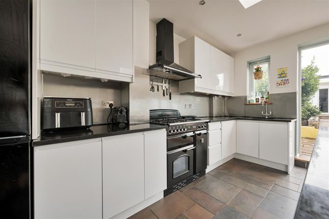 138, Winchester Road, Chingford photo 4