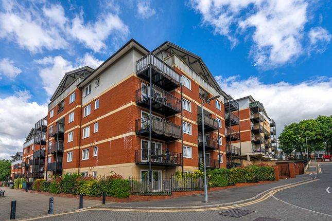 Thumbnail Flat for sale in Penn Place, Northway, Rickmansworth