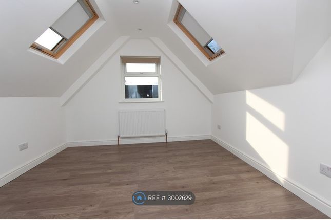 Flat   Rayners Lane, Pinner photo 3