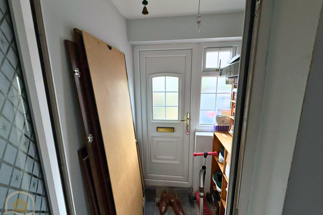 8, Litcham Spur, Slough photo 2