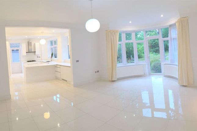 29 Beech Drive, London photo 3