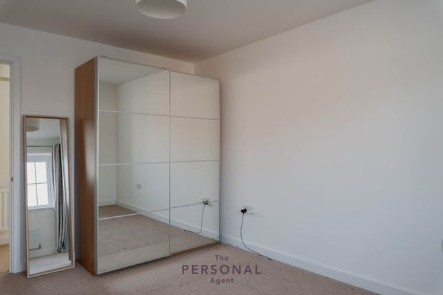 Flat 3 7 Hayton Crescent, Tadworth photo 4