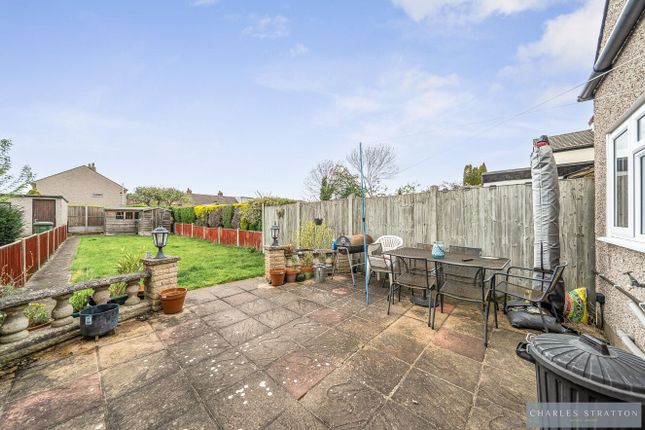 32 Salisbury Road, Romford photo 2