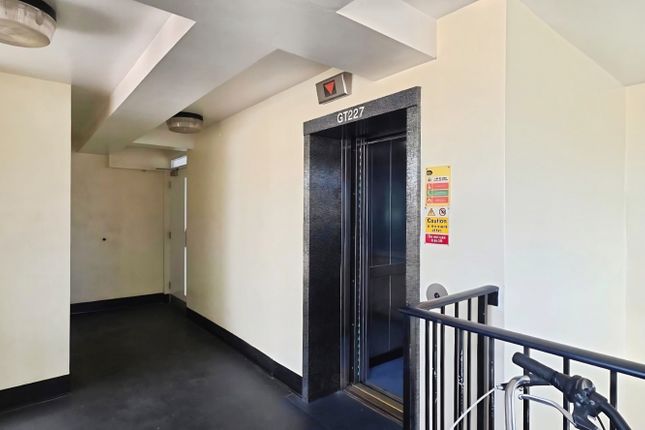 Flat 116, Rogers Estate, Globe Road, London photo 2