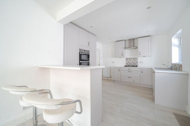 90 Limmer Lane, Bognor Regis photo 3