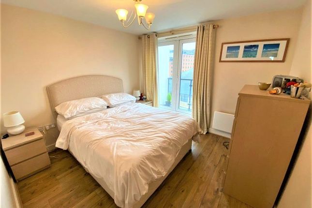 Flat to rent in Victoria Way, Horsell, Woking
