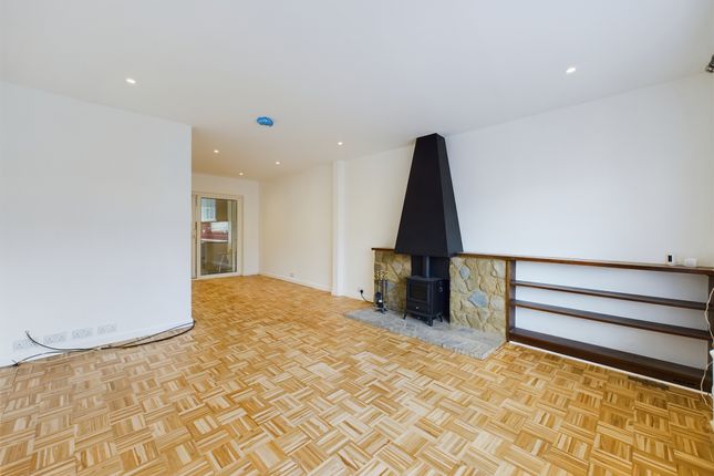 65 Westwood Drive, Amersham photo 3