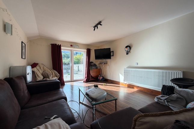 8 Bedroom Terraced in CF24 4ES
