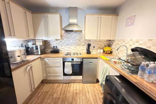 87, The Parklands, Court Drive, Dunstable photo 4