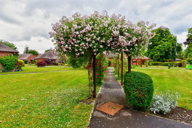 10, Bowling Court, Henley On Thames photo 2