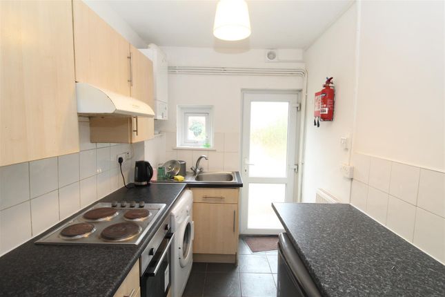 Flat to rent in Miskin Street, Cathays, Cardiff
