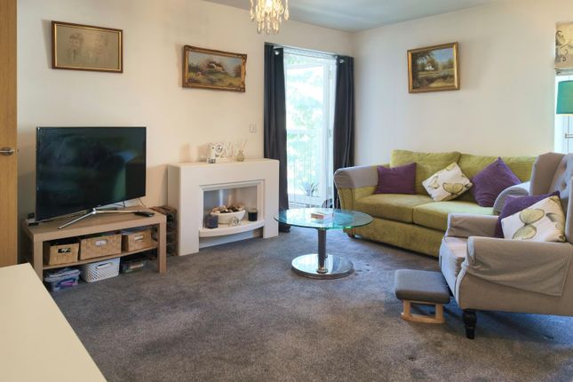 2, Wain Close, Penarth photo 3