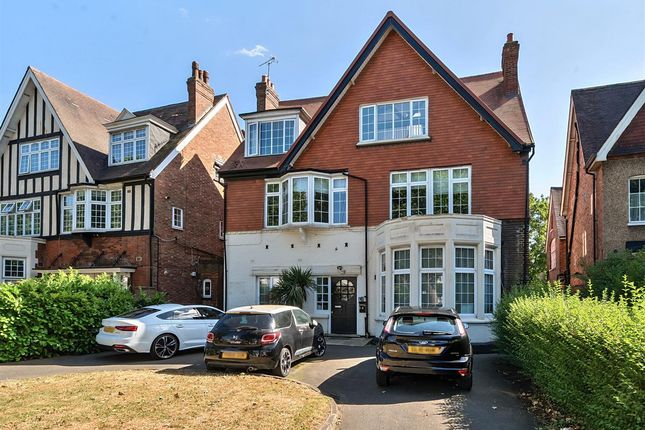 Flat Flat 6, 24, Brondesbury Park, London photo 3
