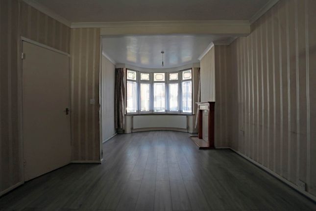 4, Sunningdale Avenue, Rainham photo 4