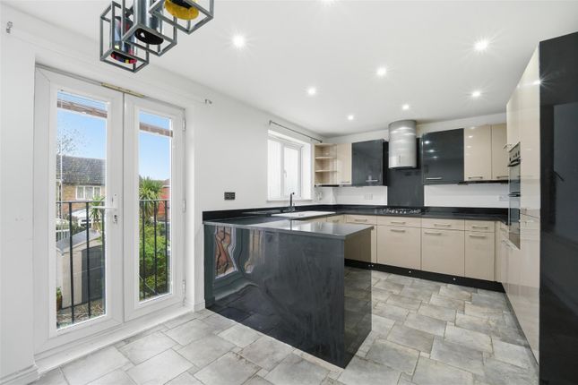5, Deverills Way, Slough photo 2