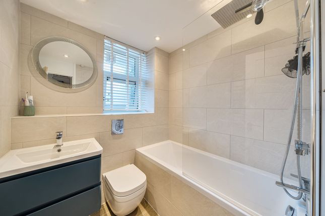 Flat 28, Grace House Vauxhall Street, London photo 4