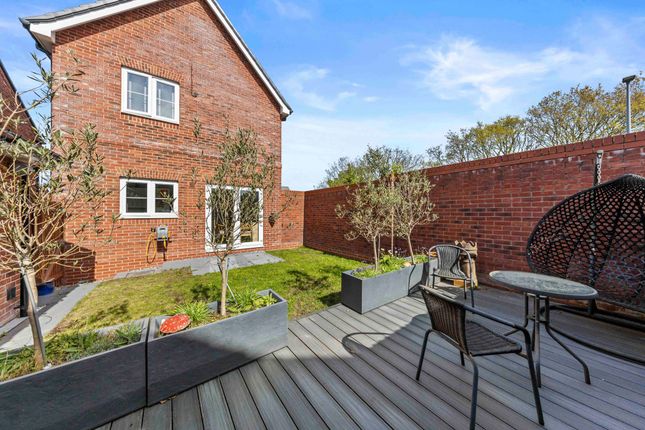 2 Oak Green Road, Warrington photo 4