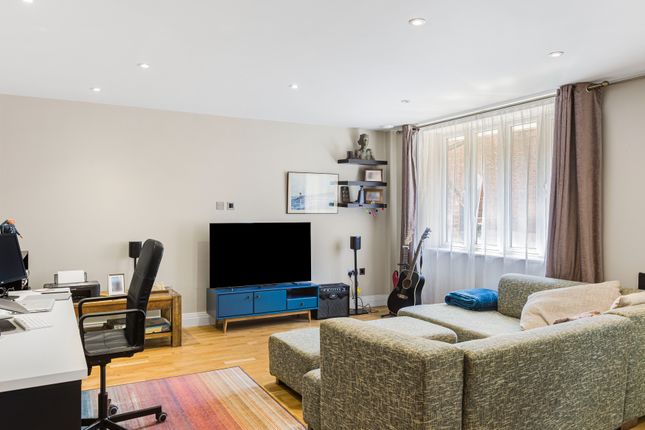 Flat for sale in Victoria Street, St Albans