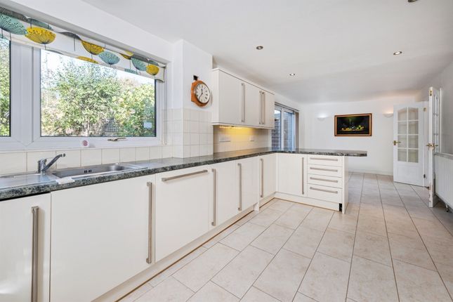 2, Cheyne Close, Buckingham photo 3
